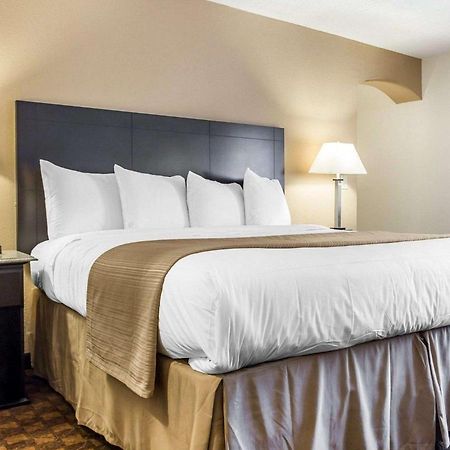 Quality Inn & Suites Coliseum Гринсборо Экстерьер фото