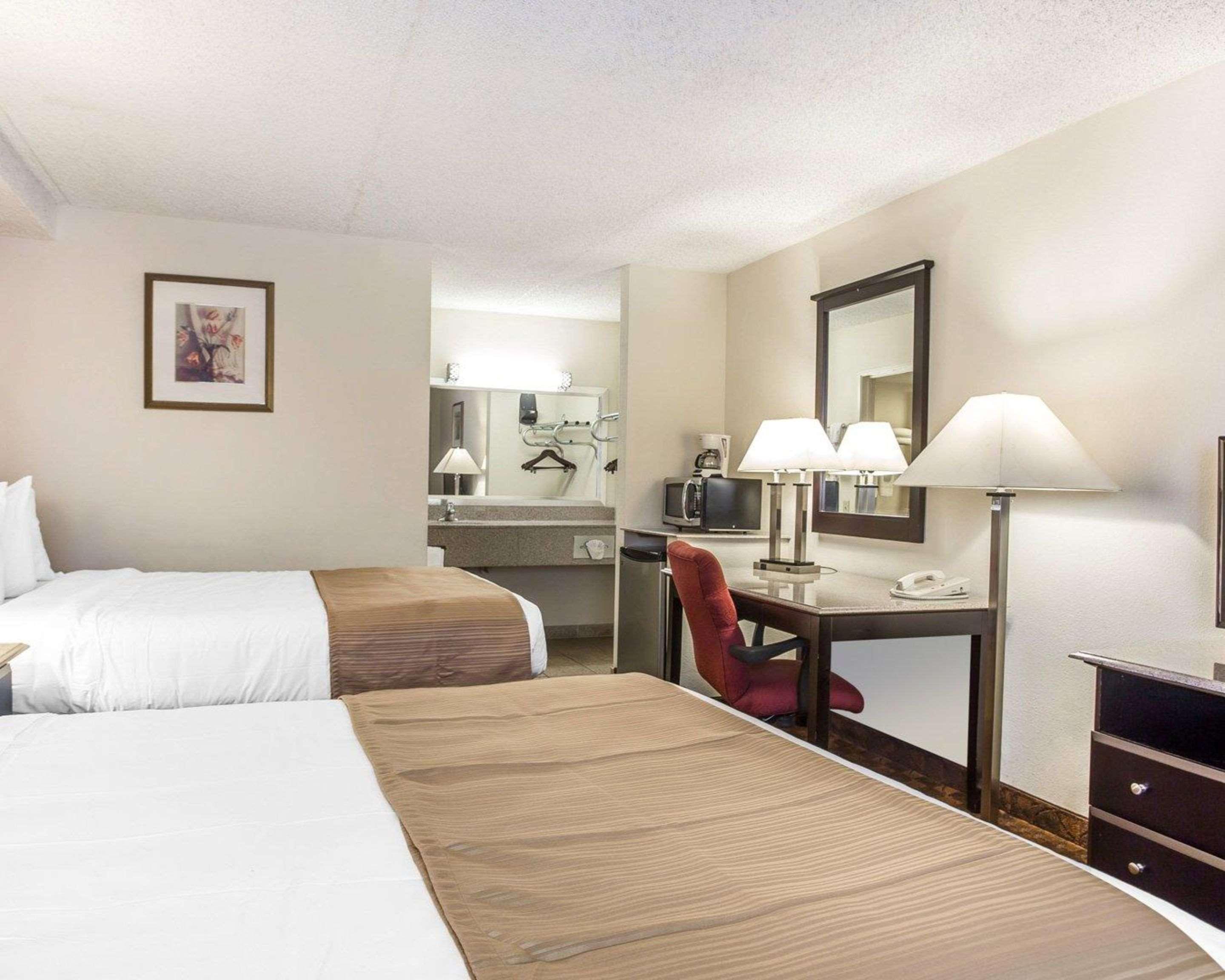 Quality Inn & Suites Coliseum Гринсборо Экстерьер фото