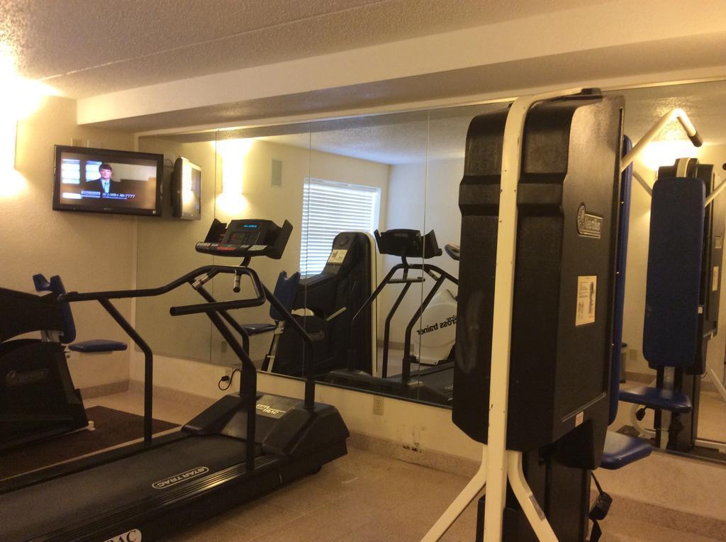 Quality Inn & Suites Coliseum Гринсборо Экстерьер фото