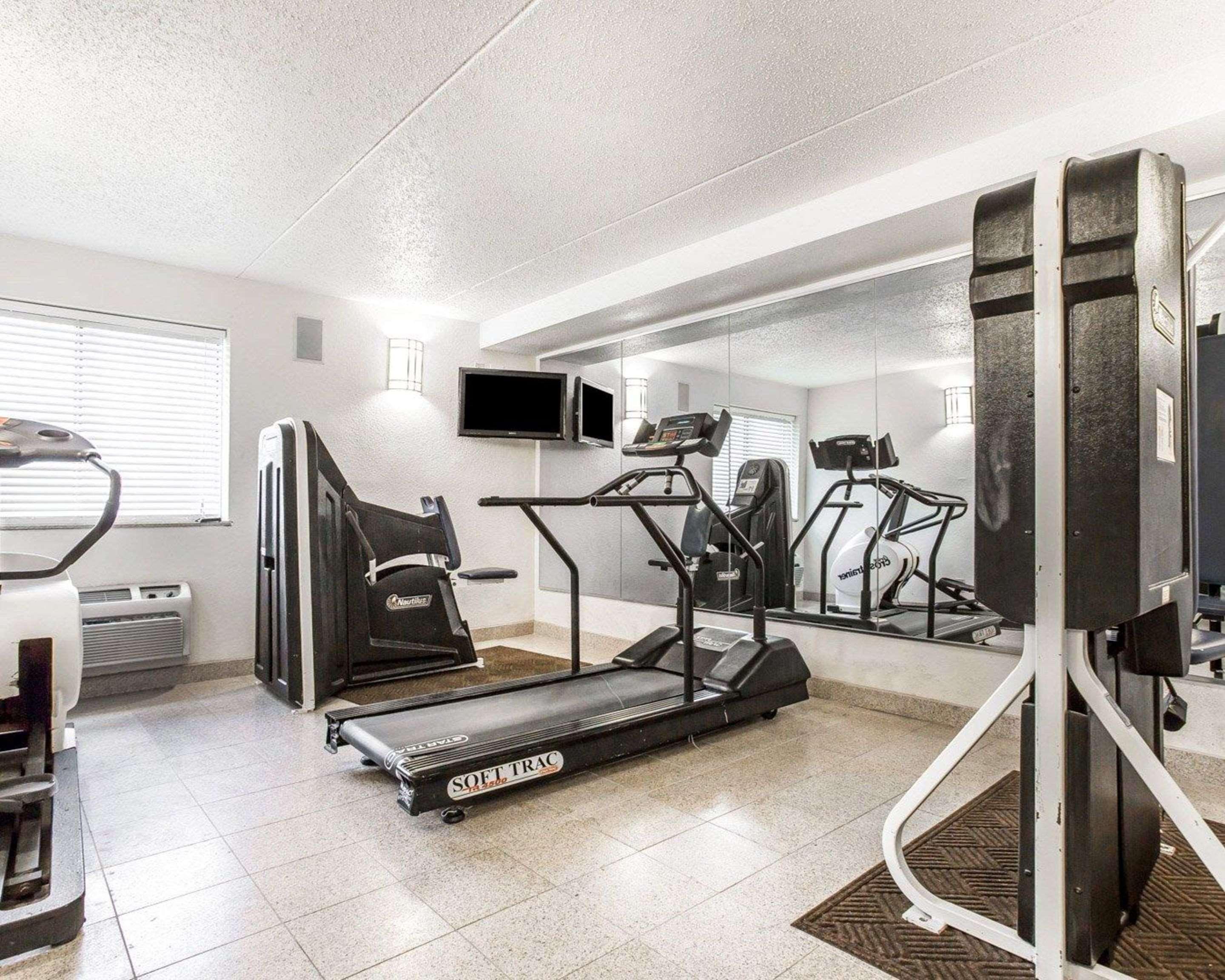 Quality Inn & Suites Coliseum Гринсборо Экстерьер фото