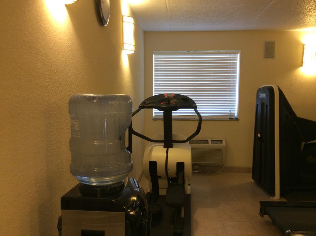 Quality Inn & Suites Coliseum Гринсборо Экстерьер фото