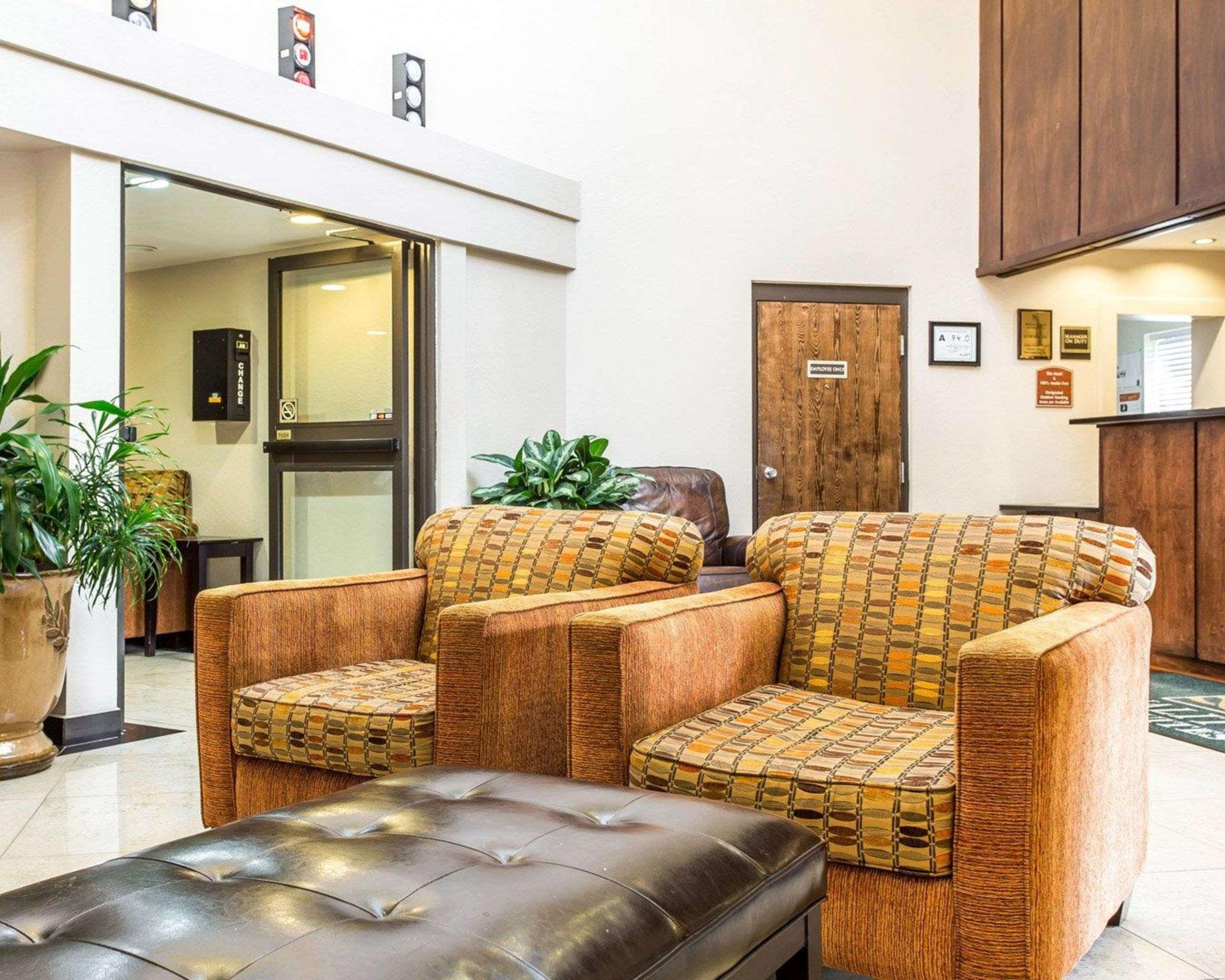 Quality Inn & Suites Coliseum Гринсборо Экстерьер фото