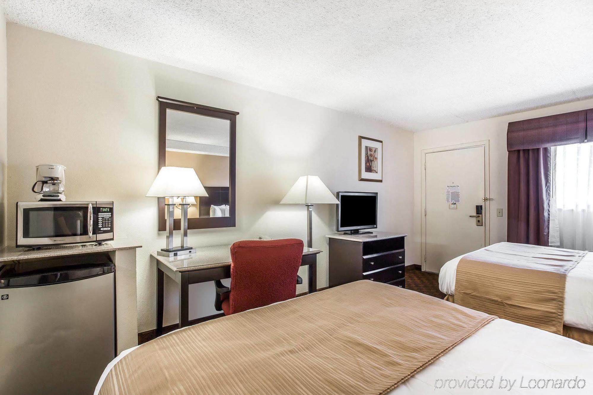 Quality Inn & Suites Coliseum Гринсборо Экстерьер фото