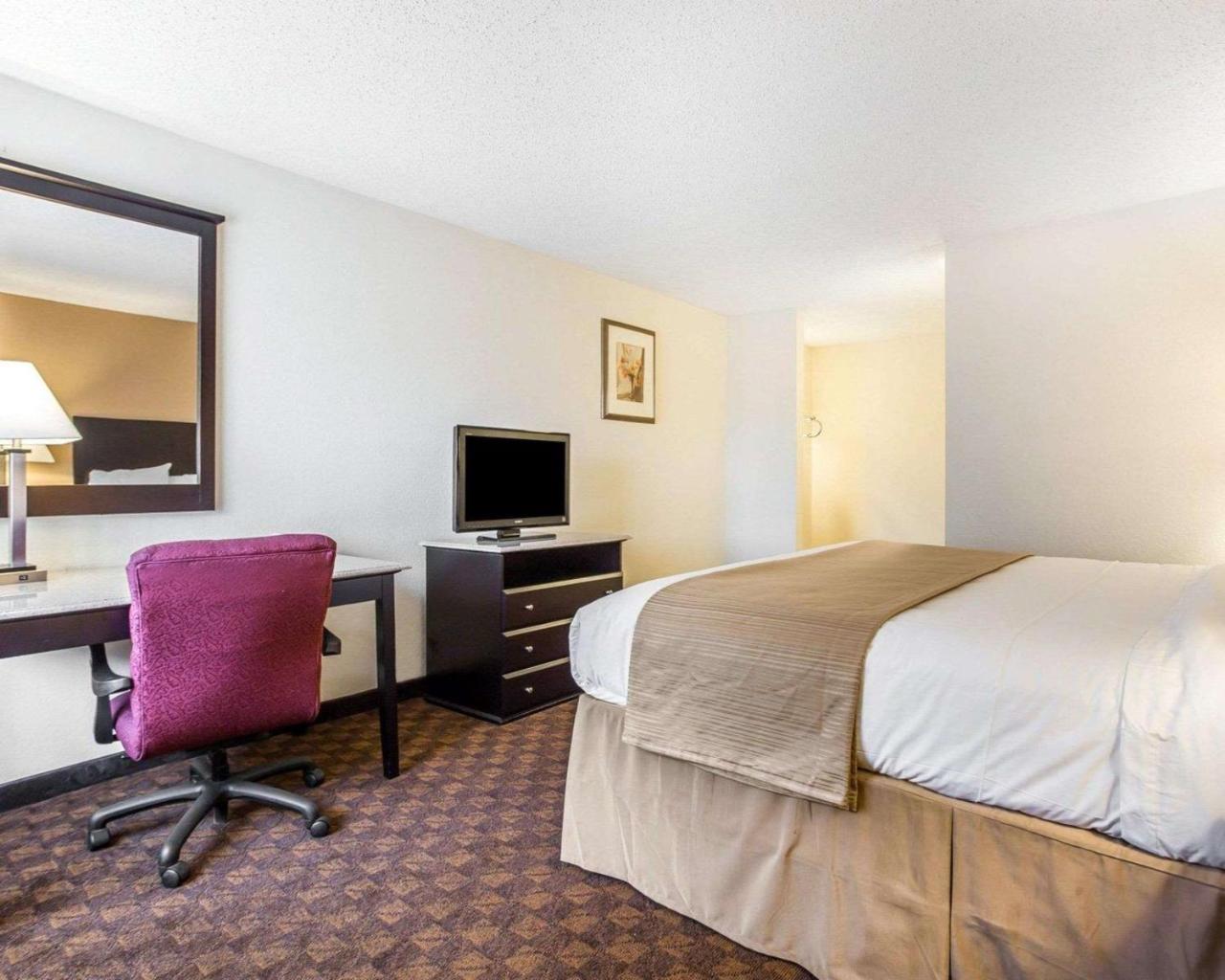 Quality Inn & Suites Coliseum Гринсборо Экстерьер фото