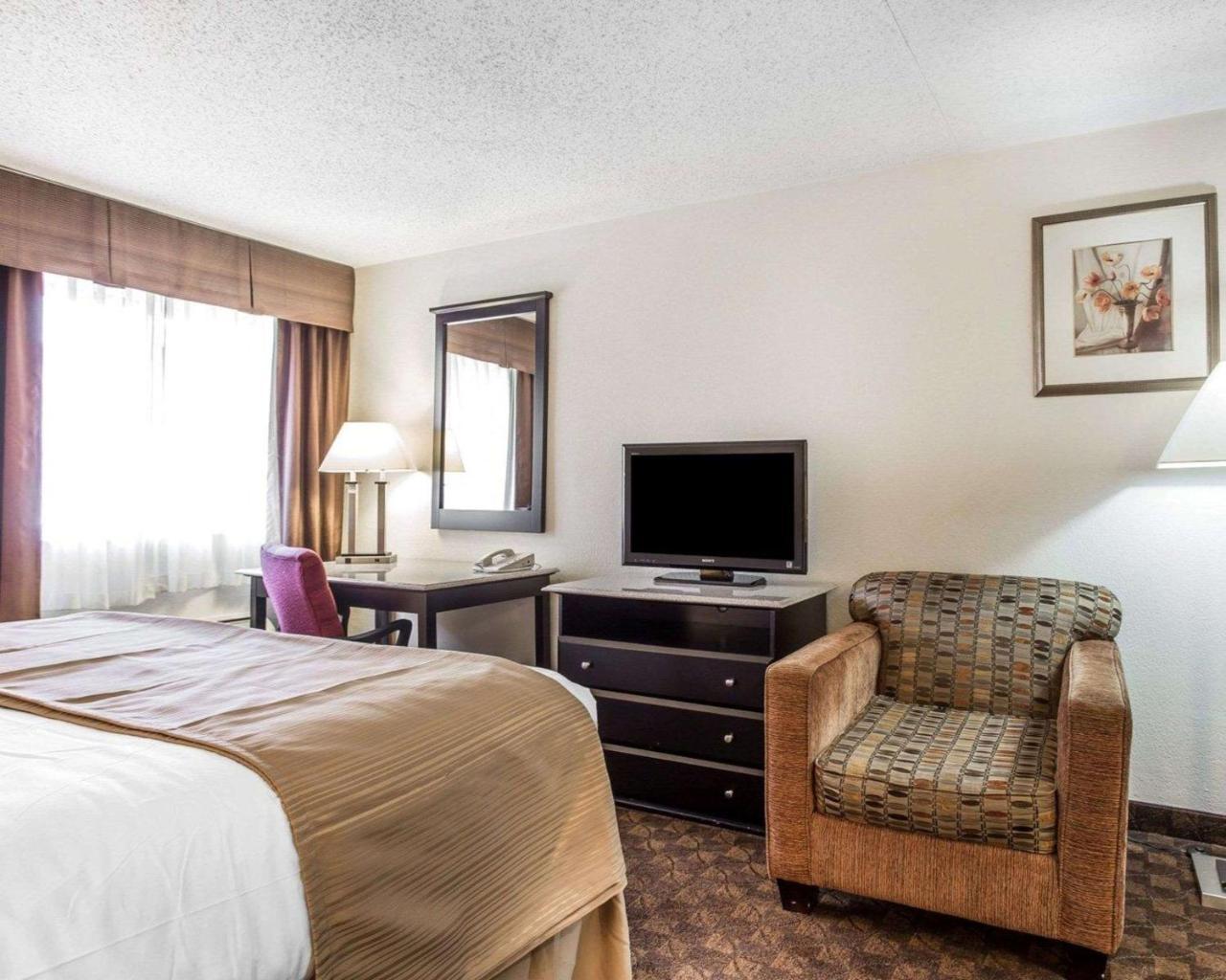 Quality Inn & Suites Coliseum Гринсборо Экстерьер фото