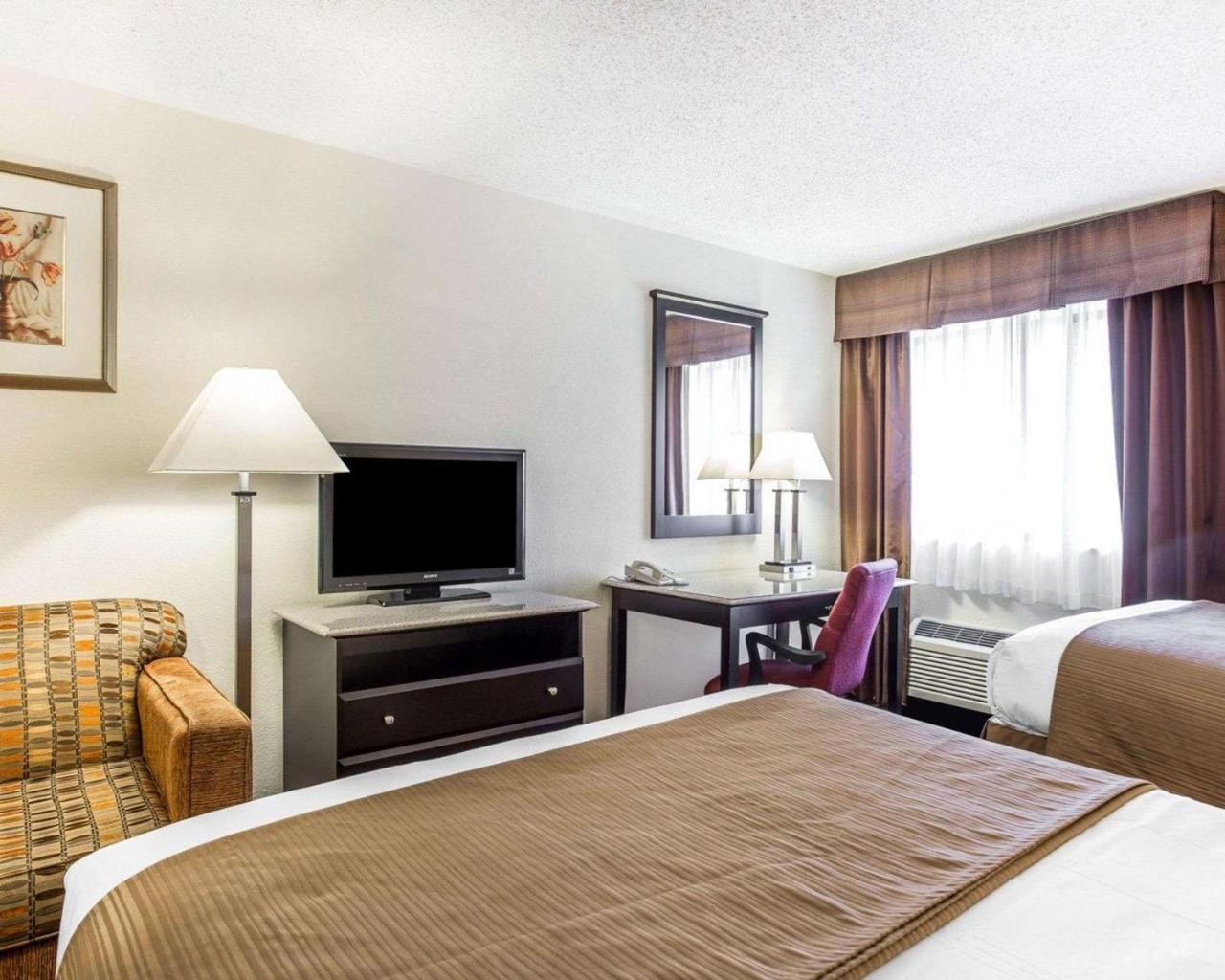 Quality Inn & Suites Coliseum Гринсборо Экстерьер фото