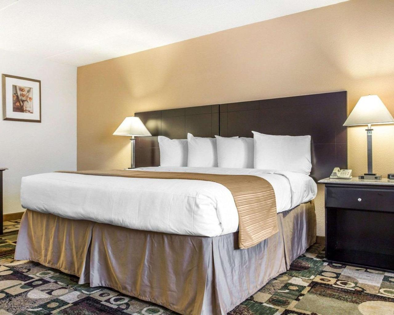 Quality Inn & Suites Coliseum Гринсборо Экстерьер фото